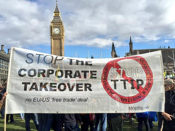 Διαδήλωση ενάντια στην συνθήκη TTIP στο Λονδίνο. Φωτό left.gr