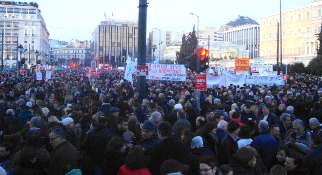 Από τη μγεάλη διαδήλωση στο Σύνταγμα 15/2/15 ενάντια στους εκβιασμούς της ΕΕ-ΔΝΤ-ΕΚΤ. Φωτό ΕΑ.