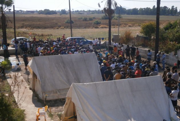 Στρατόπεδο προσφύγων στην Κω. Φωτό Εφημερίδα των Συντακτών, Αύγουστος 2015.