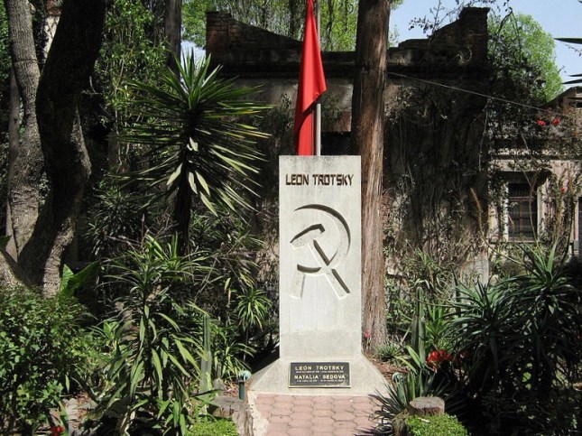TROTSKY GRAVE MEXICO 2008